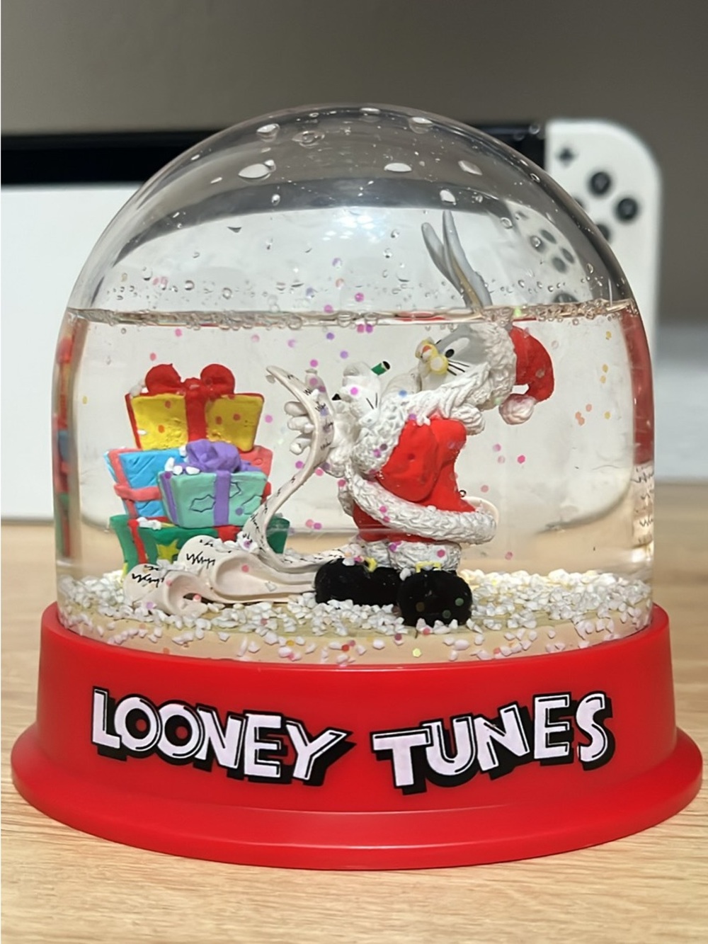 Vintage Christmas Looney Tunes bugs bunny snow globe